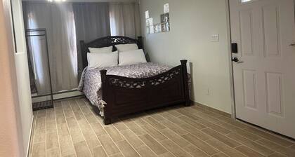 Casita de Santa Fe - Modern 1 Bedroom Apt. nestled in Santa Fe Hillside