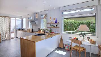 Een koelkast, een oven, een vaatwasser