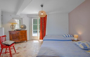 6 bedrooms, iron/ironing board, travel crib, free WiFi