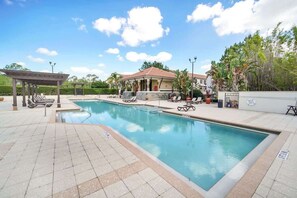 Pool - Charming 4BR, 3.5 Bath - Near Disney World (Orlando)