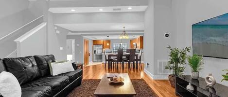 Télévision, livres, espaces bureaux