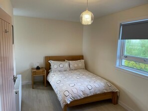 2 bedrooms, iron/ironing board, WiFi, bed sheets - Comfortable well located accommodation in Benbecula (Balivanich)