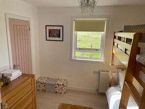 2 bedrooms, iron/ironing board, WiFi, bed sheets - Comfortable well located accommodation in Benbecula (Balivanich)