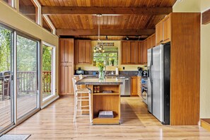 冰箱、微波炉、烤箱、炉灶