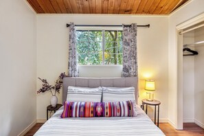 2 bedrooms, desk, iron/ironing board, free WiFi