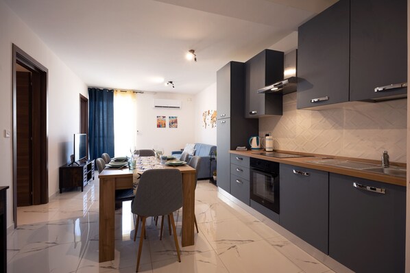 Fridge, oven, coffee/tea maker, electric kettle - Charming & modern 2 bedroom apartment DVAS1-1 (Msida)