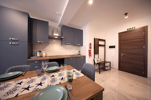 Fridge, oven, coffee/tea maker, electric kettle