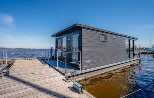 2 bedroom lovely ship in Uitgeest