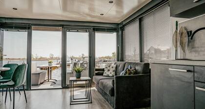 2 bedroom lovely ship in Uitgeest