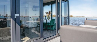 2 bedroom lovely ship in Uitgeest