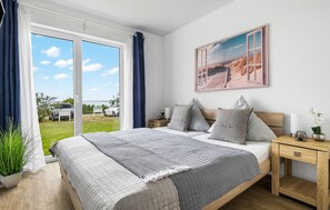 2 quartos, ferros/tábuas de passar roupa, berço de viagem