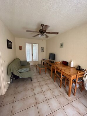 Living area - La Maison Sous les Arbres (La Londe-les-Maures)