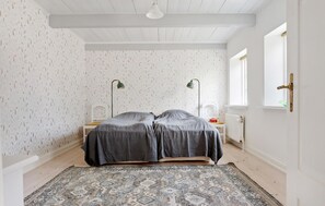 3 bedrooms, iron/ironing board, free WiFi