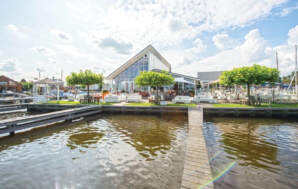 المنطقة المحيطة بالمنشأة