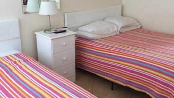 Iron/ironing board, free WiFi, bed sheets