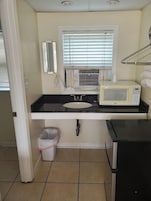 Tabla de planchar con plancha, wifi gratis y ropa de cama