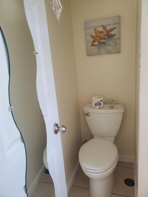 Standard Double Room, Bay View | Bathroom | Shower, free toiletries, towels, soap - Sea Shell Motel (Westerly)