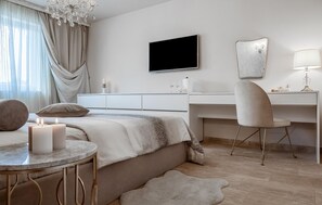 5 bedrooms, travel cot, free WiFi, bed sheets