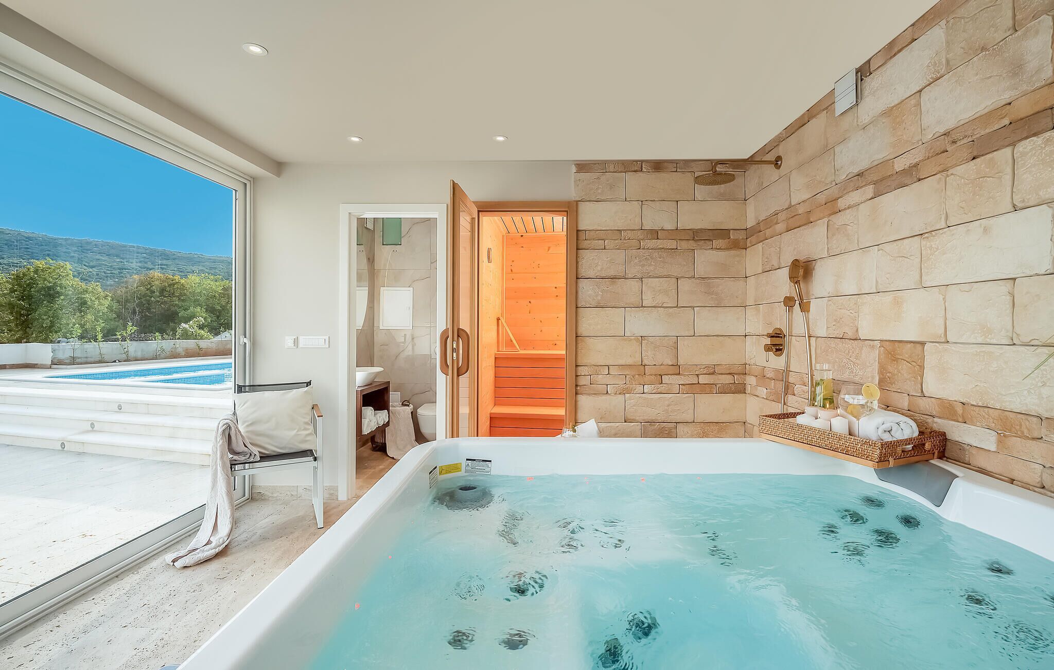 Et oppvarmet basseng