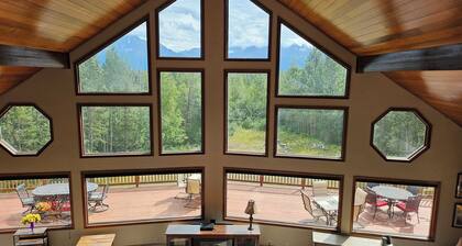Spacious Lodge in Charming Palmer with Incredible Mountain Views