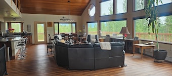 Spacious Lodge in Charming Palmer with Incredible Mountain Views