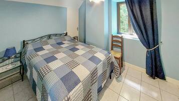 2 Schlafzimmer, Reisekinderbett, Bettwäsche