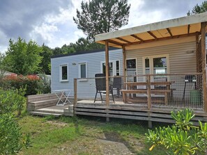 Outdoor dining - Mobile home in the heart of a 5-star campsite (LIT ET MIXE)