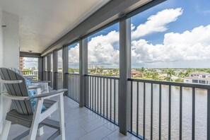 Property grounds - Stunning Vanderbilt Beach 2bed2bath updated Condo steps away from Beach! (Naples)