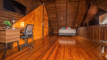 4 bedrooms, desk, iron/ironing board, WiFi