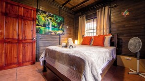 4 bedrooms, desk, iron/ironing board, WiFi