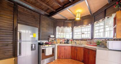 The Toucan Nest - 4BR AC, Gated, Pool. Enjoy!