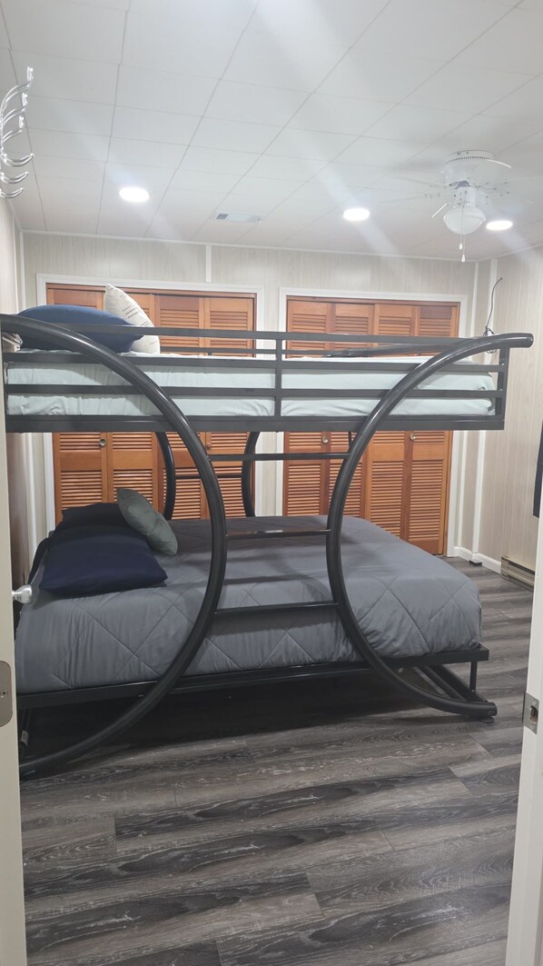 A bunk bed with a circular frame, wooden headboard, and a grey mattress. - LAKEVIEW LIVING @ LIGHTHOUSE BAY
Hu-bs, Venture River, and Mineral Mounds close (Eddyville)
