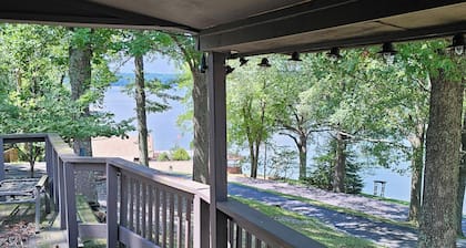 LAKEVIEW LIVING @ LIGHTHOUSE BAY