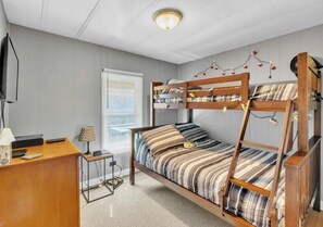 3 bedrooms, travel cot, WiFi, bed sheets