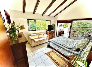 4 bedrooms, desk, iron/ironing board, free WiFi