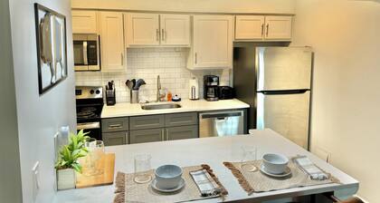 Cozy apartment in delightful Huntsville with Queen bed