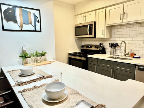 Cozy apartment in delightful Huntsville with Queen bed