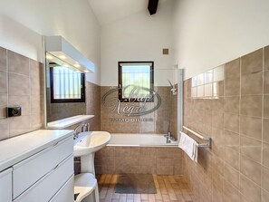 Hair dryer - Apartment with terrace and sea view near Rayol Beach (Rayol-Canadel-sur-Mer)