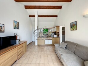 TV - Apartment with terrace and sea view near Rayol Beach (Rayol-Canadel-sur-Mer)