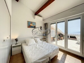 Iron/ironing board - Apartment with terrace and sea view near Rayol Beach (Rayol-Canadel-sur-Mer)