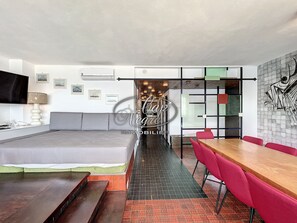 4 bedrooms, iron/ironing board, free WiFi