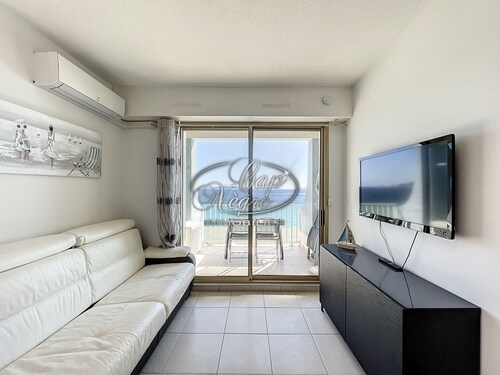 Studio pieds dans l'eau vue mer plage de Cavalière