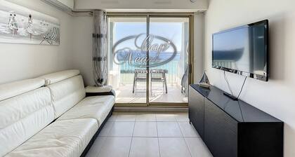 Studio with sea view and direct access to Cavalière Beach