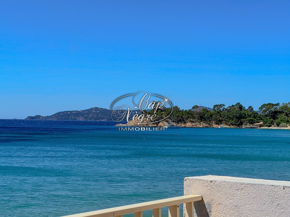 View from property - Apartment with sea view and direct access to Cavalière Beach (Le Lavandou)