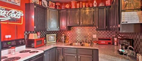 Kühlschrank, Mikrowelle, Ofen, Herdplatte