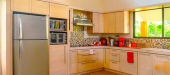 Charming 3-bedroom house with AC, WiFi in serene Puerto Carrillo