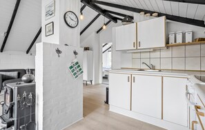 Fridge, stovetop, coffee/tea maker