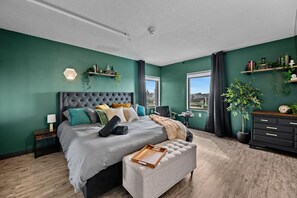 2 bedrooms, iron/ironing board, free WiFi, bed sheets - Stunning Penthouse - King Bed - City/River View - Corner Unit - Wells Fargo (Des Moines)