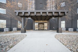 Exterior - Stunning Penthouse - King Bed - City/River View - Corner Unit - Wells Fargo (Des Moines)