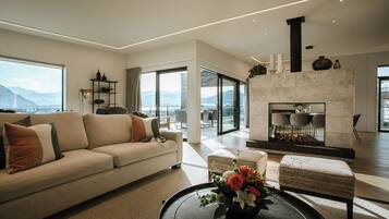 Luxury House, Mountain View | Living area | Flat-screen TV